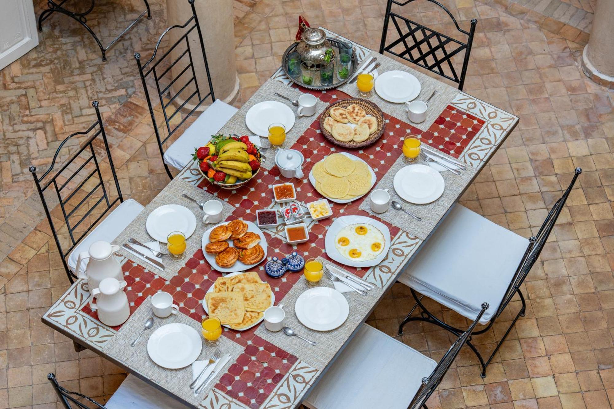 Riad Awinati Location Privatisee ,Piscine Chauffee , Beau Rooftop Marrakesh Exterior photo