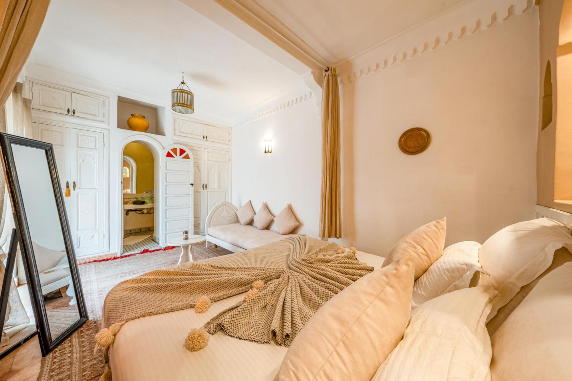 Riad Awinati Location Privatisee ,Piscine Chauffee , Beau Rooftop Marrakesh Exterior photo