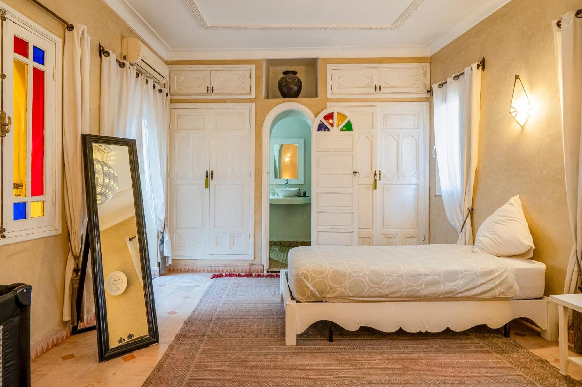 Riad Awinati Location Privatisee ,Piscine Chauffee , Beau Rooftop Marrakesh Exterior photo
