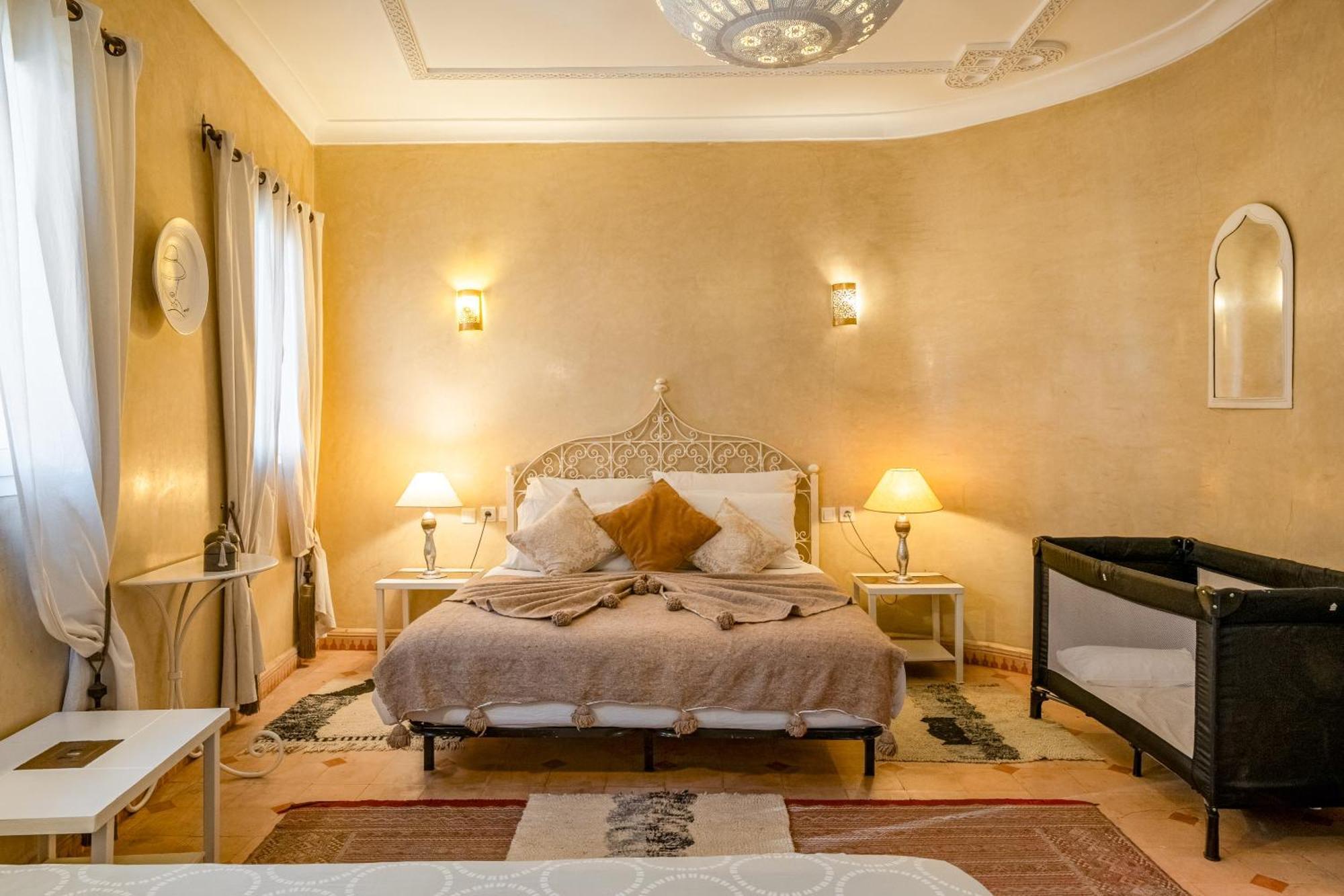 Riad Awinati Location Privatisee ,Piscine Chauffee , Beau Rooftop Marrakesh Exterior photo